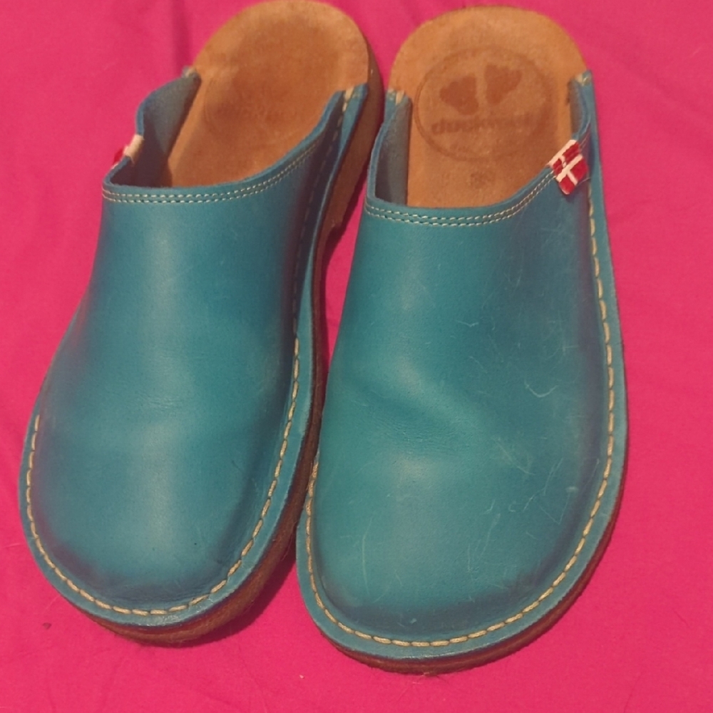 Duckfeet Blue Leather Mules